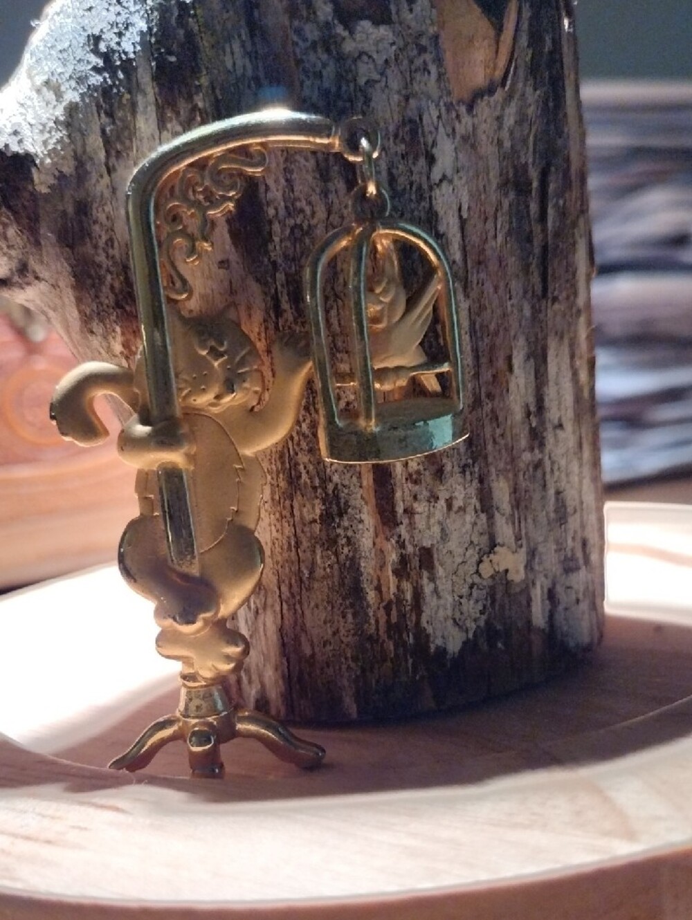 Gold-tone Cat & Birdcage Brooch - Elegant Animal Pin - Picture 7 of 7